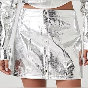 🩶🩶FOREVER 21 METALLIC SILVER BUTTON-FRONT MINI SKIRT🩶SZ S🩶NWT